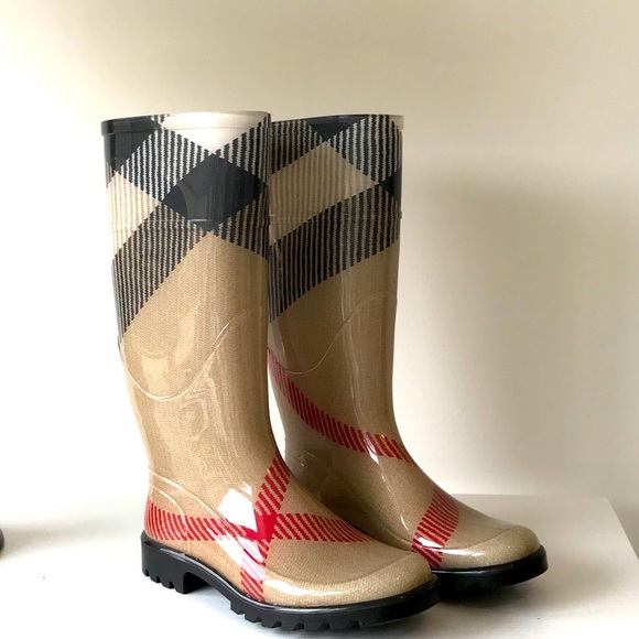 Burberry rain boots - Picture 1 of 4